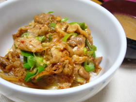 うまうま豚キムチ丼