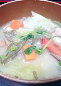 野菜たっぷり☆スパイシー豆乳味噌スープ