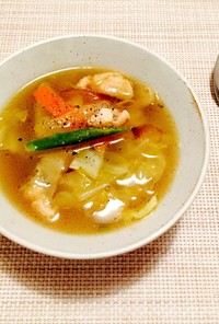簡単コクうま！鶏皮ダシの野菜スープ