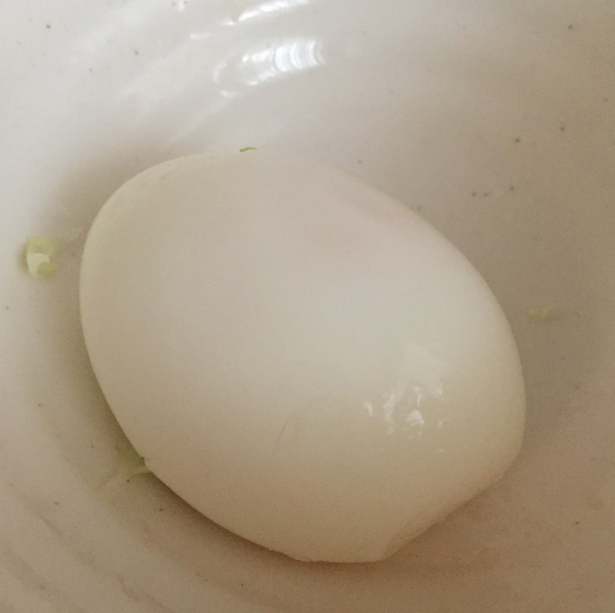 つるんと剥ける半熟ゆで卵の画像