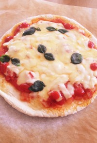 手作り家庭のマルゲリータピザ