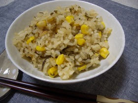 コーンと塩昆布のごはん