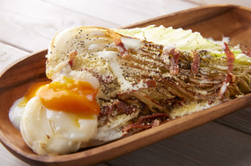 簡単オシャレ!焼き白菜のシーザーサラダ