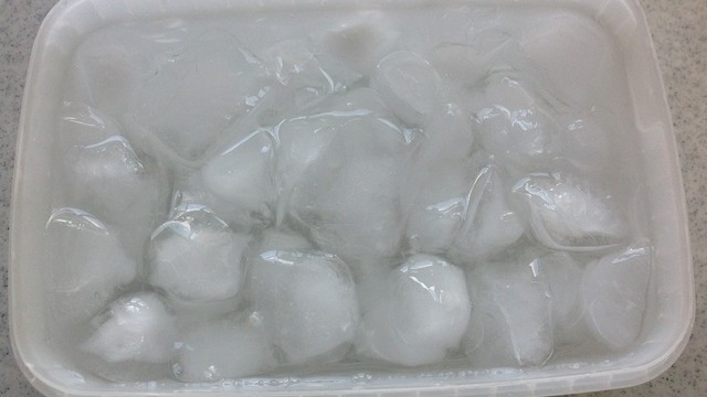 裏技 大きな氷を早く作る方法 レシピ 作り方 By ちなっち クックパッド 簡単おいしいみんなのレシピが367万品