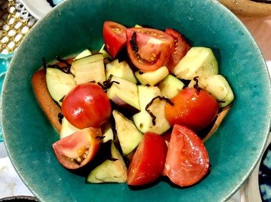 水茄子とフルーツトマトの塩昆布和えの写真