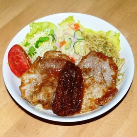 ポークソテー おろし玉葱甘口ソース醤油味