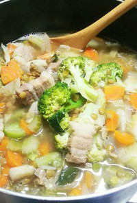 野菜たっぷり☆塩豚とレンズ豆入りスープ