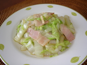白菜とベーコンのバターしょう油炒め