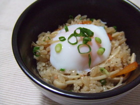 色々きのこの炊き込みご飯~温玉のせ~
