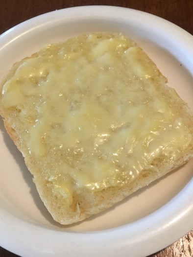 スライスチーズトースト♡次男くんの食べ方の写真