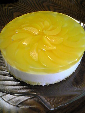 見た目もきれい☆彡もものムースケーキ