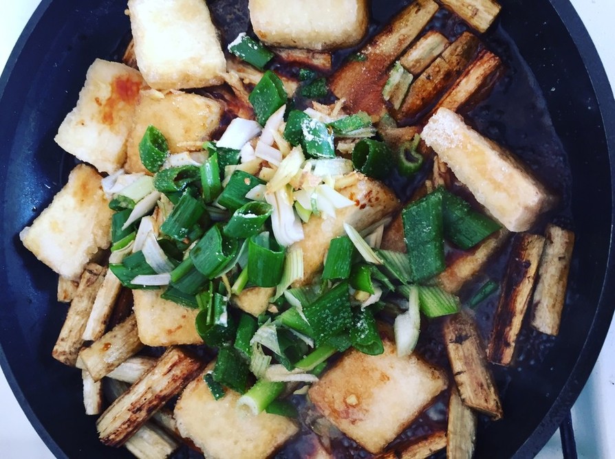 揚げ豆腐とごぼうの炒め物の画像