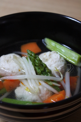 しゃきしゃきえのきの鶏団子スープ