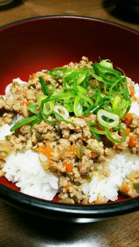 甘辛肉みそ丼☆子供も大人も野菜もりもり♪