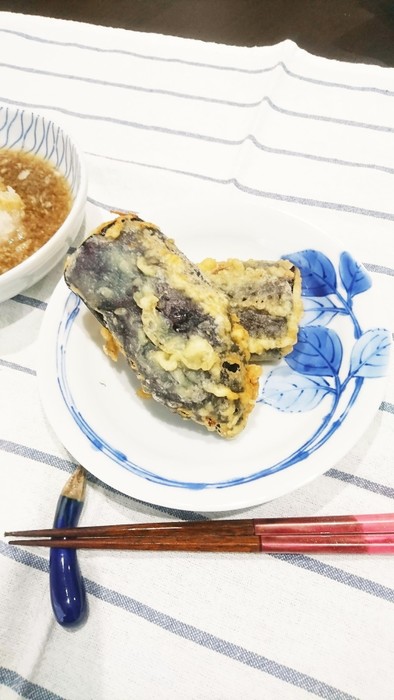 なすの味食感を楽しむ天ぷらの写真