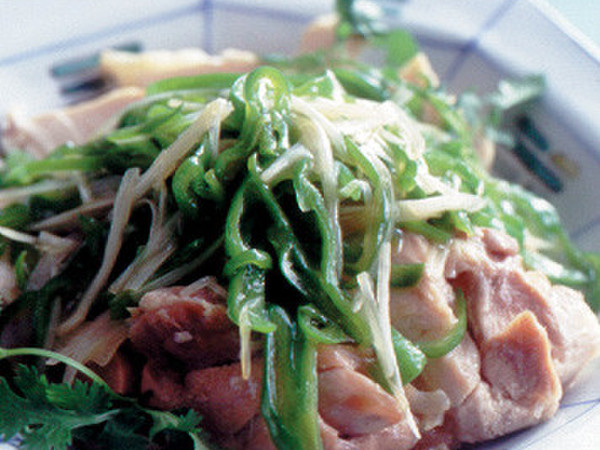 蒸し鶏の野菜ソースかけ