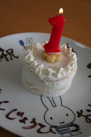 １歳のお祝いケーキの画像