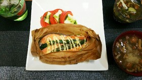 鮭と野菜のオーブンシート包み