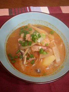 野菜たっぷりトマトで洋風トマ豚汁