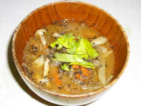 夏バテ体にいいお味噌汁(にんにく+ごま)