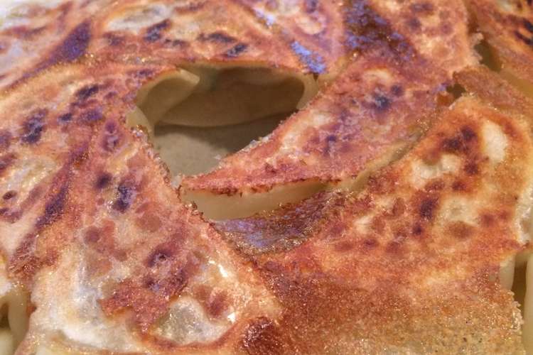 羽根水で作る 羽根つき餃子 レシピ 作り方 By あいこ大好き クックパッド 簡単おいしいみんなのレシピが354万品