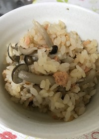 簡単＆節約♫きのこと鮭の炊き込みご飯