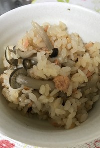 簡単＆節約♫きのこと鮭の炊き込みご飯