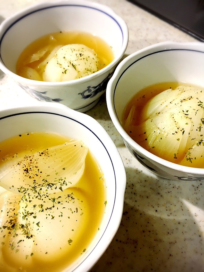 丸ごと玉ねぎコンソメスープ by クックJPI4VT☆ 【クックパッド】 簡単おいしいみんなのレシピが350万品