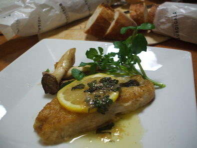 白身魚のムニエル　レモンバターソースの写真