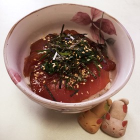 お刺身で簡単★マグロの漬け丼♬