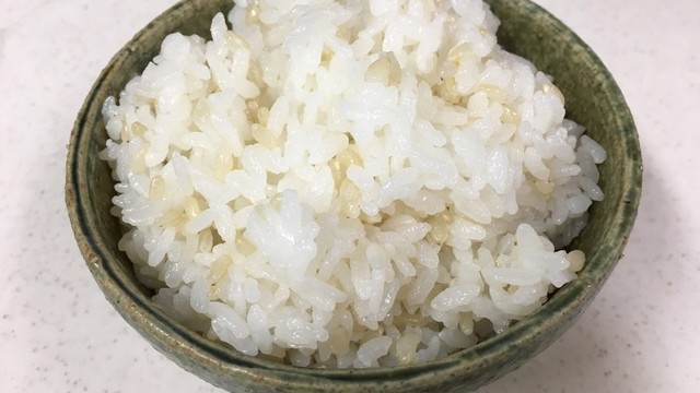 玄米入りご飯 白米と玄米のベスト比率 レシピ 作り方 By う クックパッド 簡単おいしいみんなのレシピが360万品