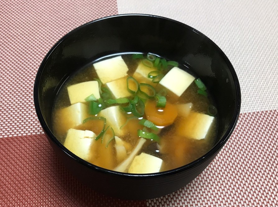豆腐ときのこのおみそ汁の画像