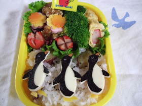 ペンギンさんの行進弁当(キャラ弁)
