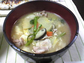 *具だくさん味噌汁(すいとん入り)*