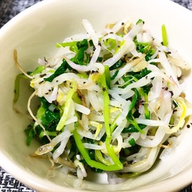 スピード常備菜*もやしと豆苗のゆかり和え