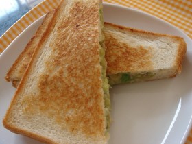 ツナメルト+アボカドのホットサンド