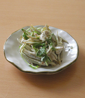 蒸し鶏とごぼうのサラダ