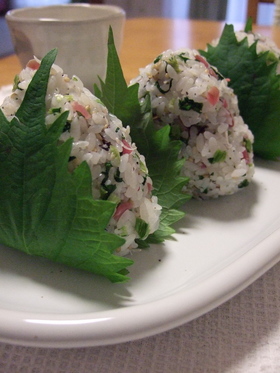 野沢菜ジャコとカリカリ梅のおにぎり♡