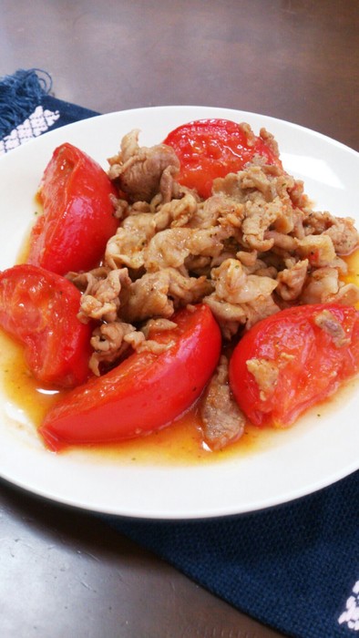 トマトと豚肉の炒めものの写真