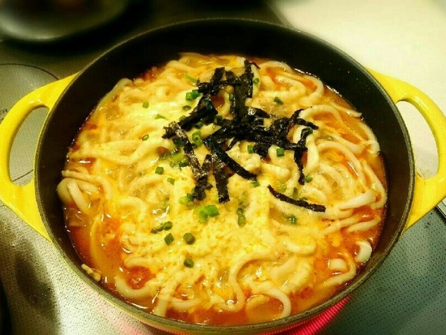 鍋のしめ まろやかキムチチーズうどん レシピ 作り方 By Pikimon クックパッド