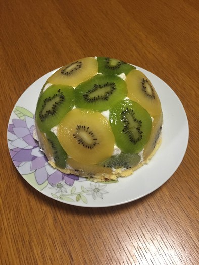 キウイのドームケーキの写真