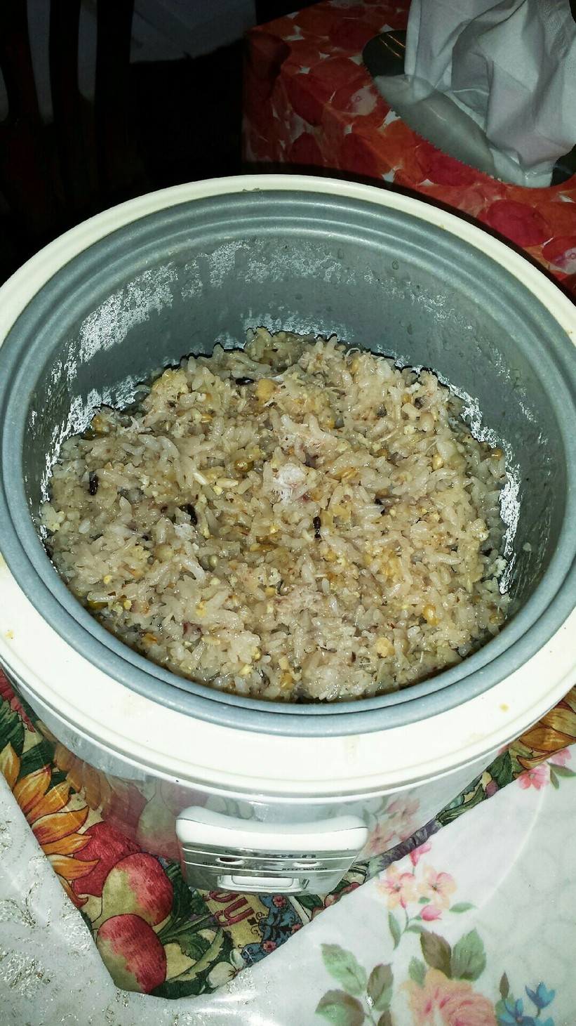 カニとエノキの五穀米炊き込みご飯の画像