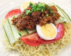 自家製肉味噌で汁なし坦々麺