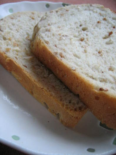 ホシノ天然酵母　ライ麦食パンの写真