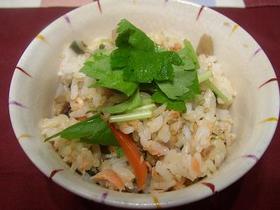 鮭、わかめ、きのこの混ぜご飯