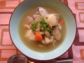 生姜がガツンときいた根菜たっぷりのスープ
