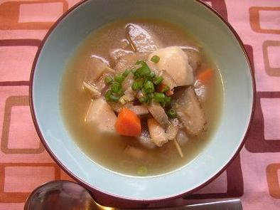 生姜がガツンときいた根菜たっぷりのスープの写真