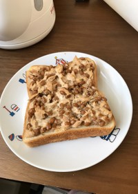 朝食にも♪簡単ツナマヨ納豆トースト！