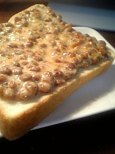 マヨ納豆のトーストの写真