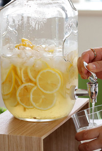 蜂蜜レモンシロップで作るレモネード